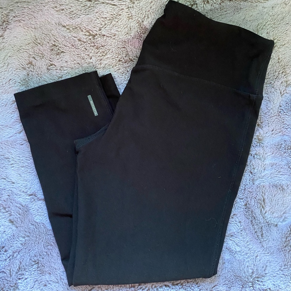 Mondetta mid rise Capri athletic leggings